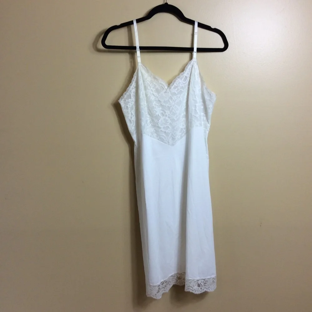 Vintage Vanity Fair white slip. 36. Medium. - Picture 2 of 7